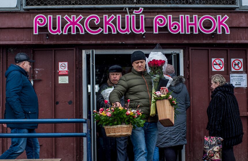 Москвичи готовятся поздравить своих дам с 8 марта 10 фото