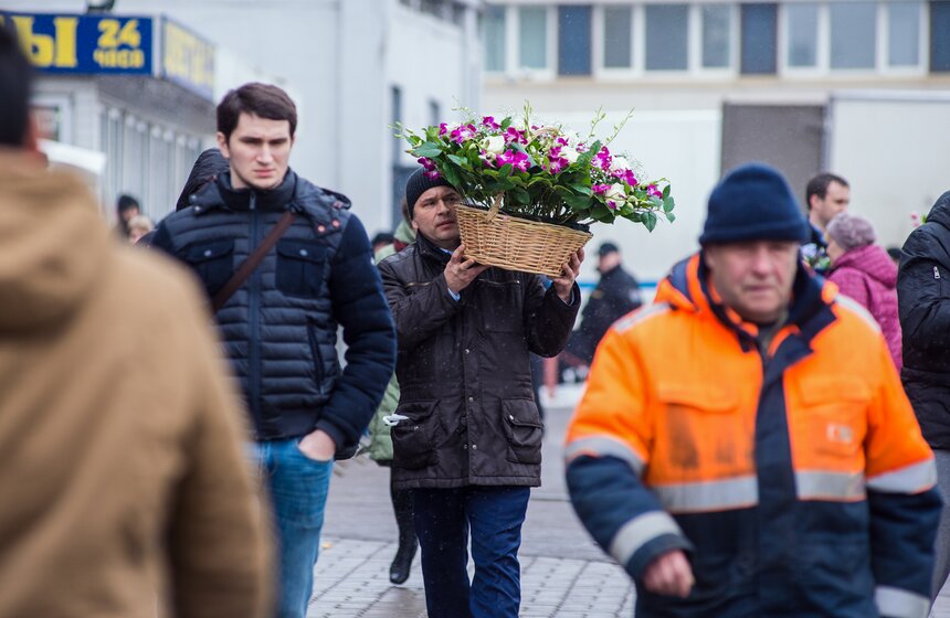 Москвичи готовятся поздравить своих дам с 8 марта 4 фото