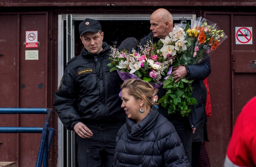 Москвичи готовятся поздравить своих дам с 8 марта 8 фото