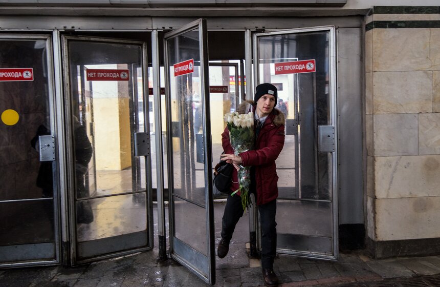 Москвичи готовятся поздравить своих дам с 8 марта 16 фото