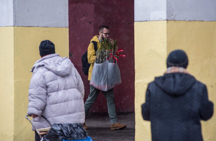 Москвичи готовятся поздравить своих дам с 8 марта 15 фото