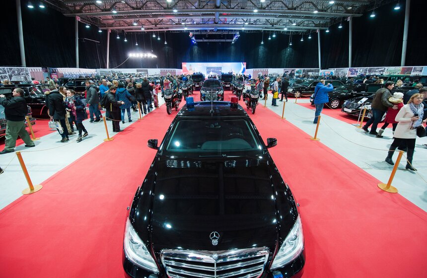 В Сокольниках открылась выставка старинных автомобилей 12 фото