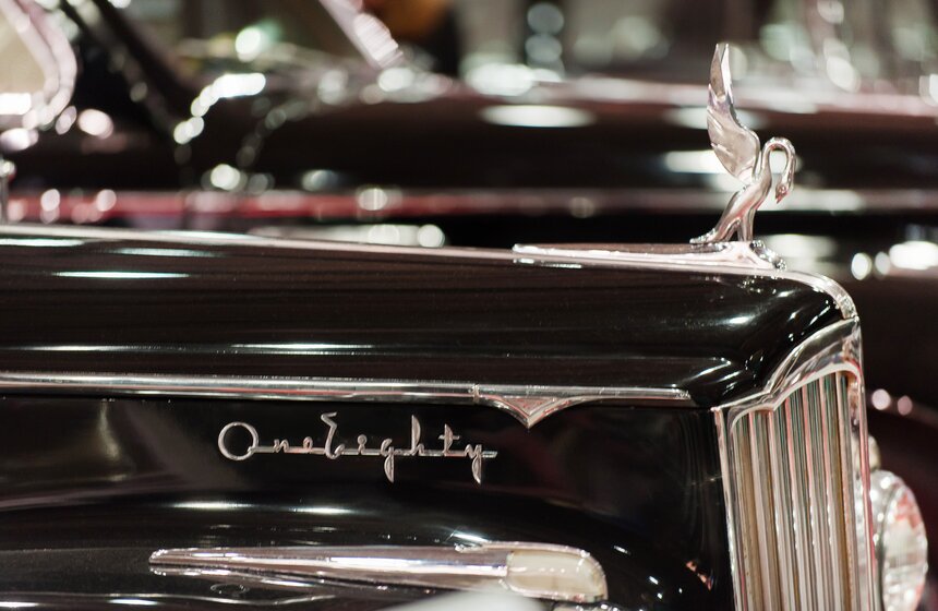 В Сокольниках открылась выставка старинных автомобилей 6 фото