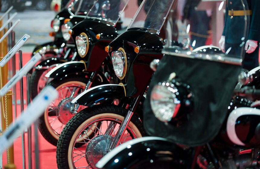 В Сокольниках открылась выставка старинных автомобилей 5 фото