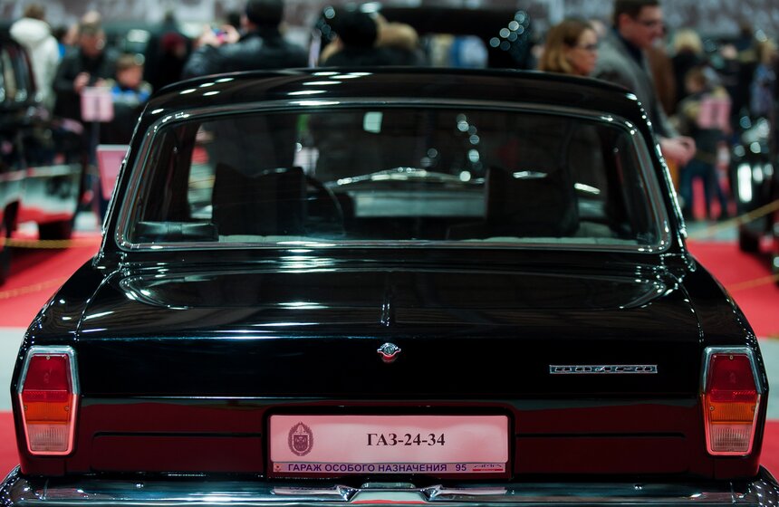 В Сокольниках открылась выставка старинных автомобилей 10 фото