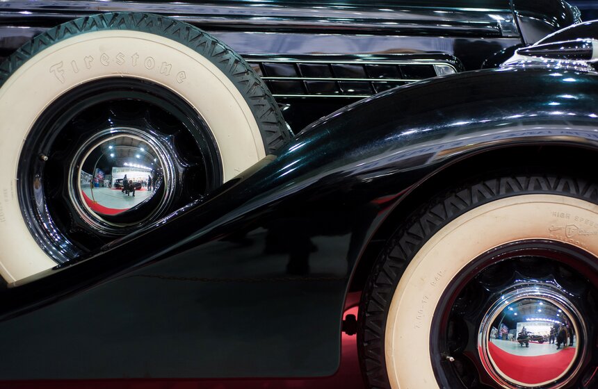 В Сокольниках открылась выставка старинных автомобилей 16 фото