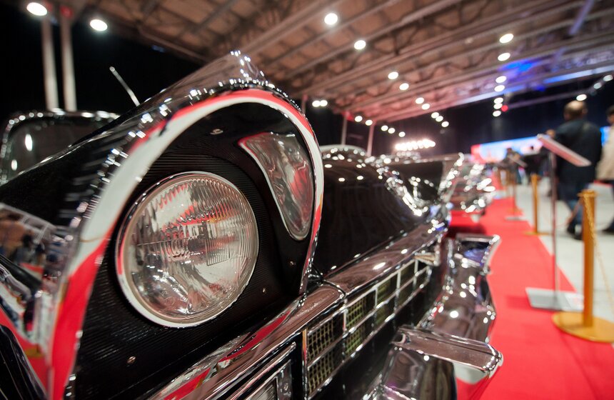 В Сокольниках открылась выставка старинных автомобилей 19 фото