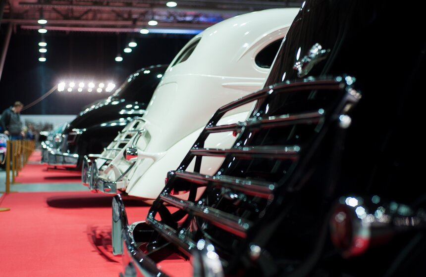 В Сокольниках открылась выставка старинных автомобилей 17 фото