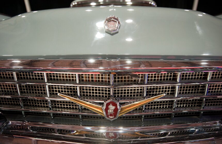 В Сокольниках открылась выставка старинных автомобилей 20 фото