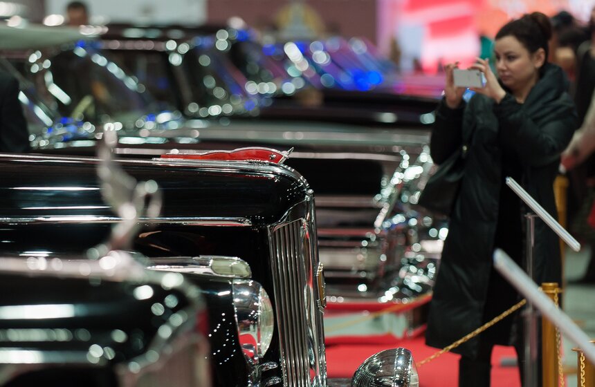 В Сокольниках открылась выставка старинных автомобилей 4 фото