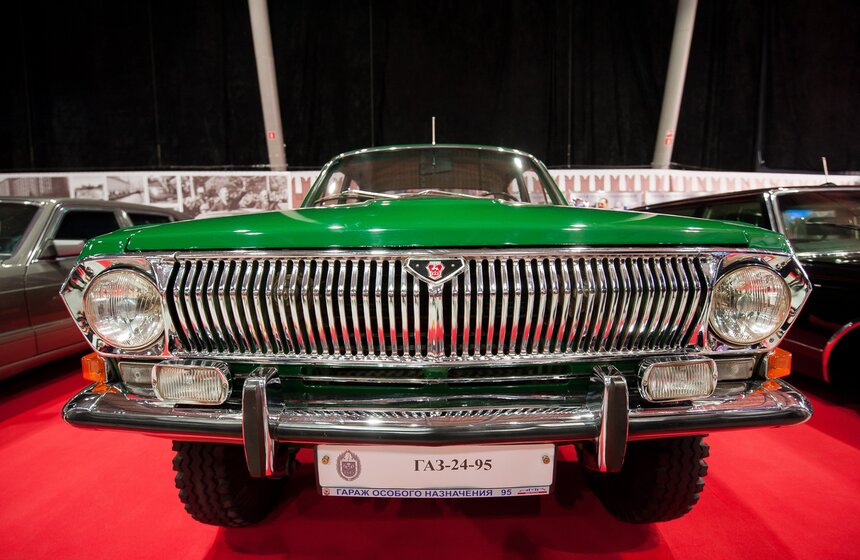 В Сокольниках открылась выставка старинных автомобилей 26 фото