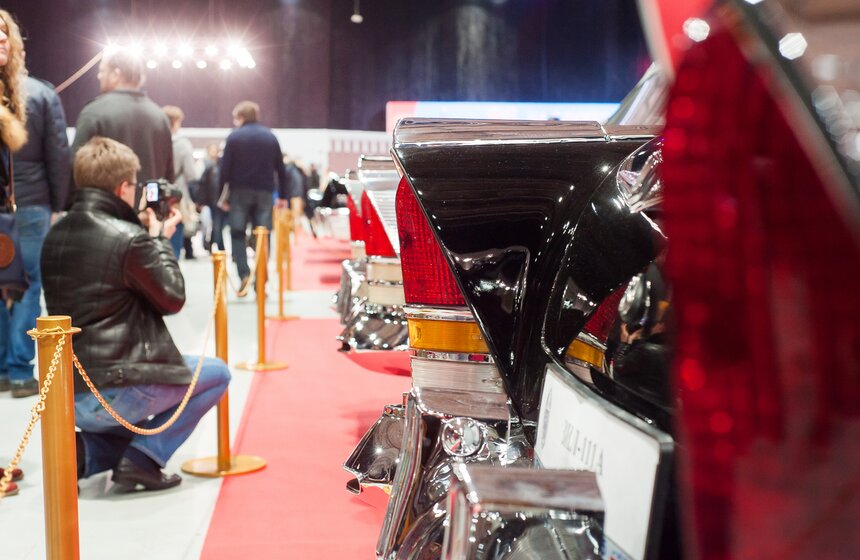 В Сокольниках открылась выставка старинных автомобилей 28 фото