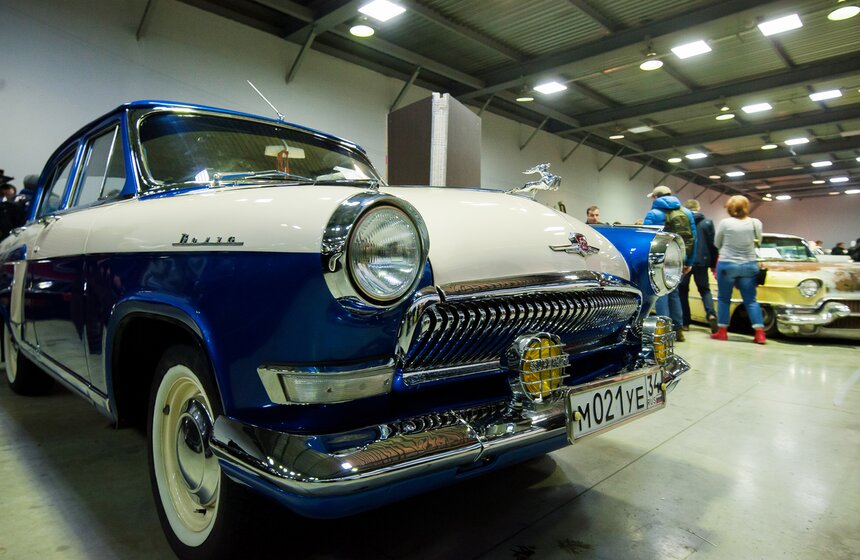 В Сокольниках открылась выставка старинных автомобилей 30 фото