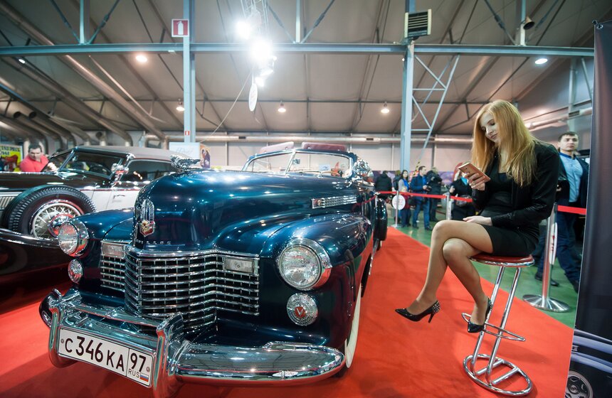 В Сокольниках открылась выставка старинных автомобилей 33 фото