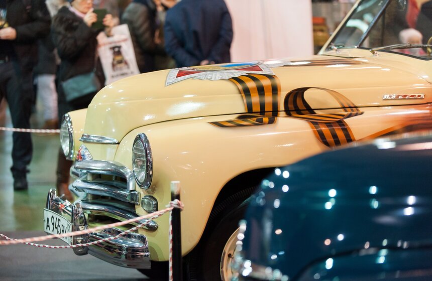 В Сокольниках открылась выставка старинных автомобилей 36 фото