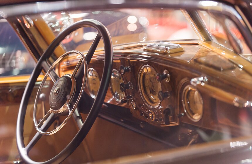 В Сокольниках открылась выставка старинных автомобилей 37 фото