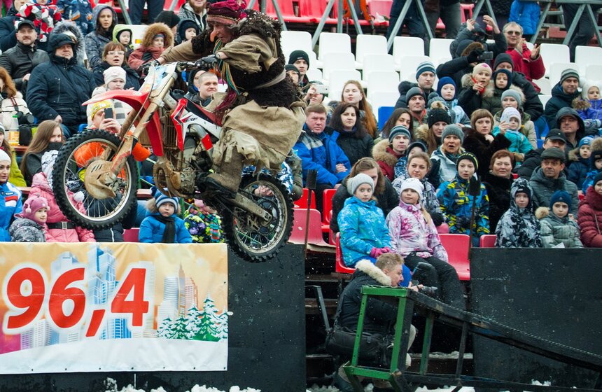 В крепости каскадеров "Сетуньский Стан" встретили Масленицу 24 фото