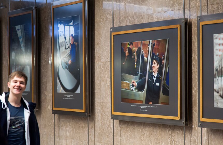 В галерее "Метро" открылась выставка "Женщины рулят!" 2 фото