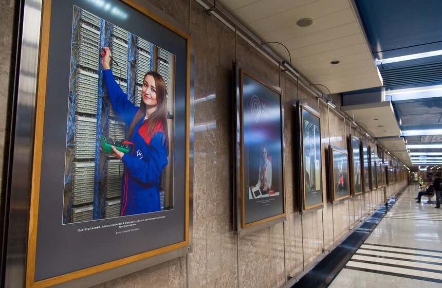 В галерее "Метро" открылась выставка "Женщины рулят!" 6 фото