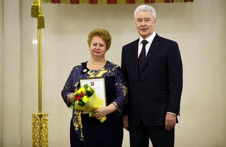 Мэр поздравил сотрудниц московских учреждений с 8 Марта 18 фото