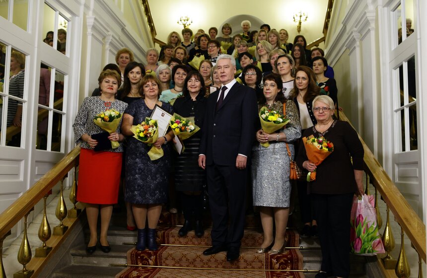 Мэр поздравил сотрудниц московских учреждений с 8 Марта 23 фото