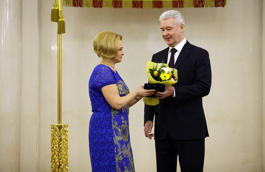 Мэр поздравил сотрудниц московских учреждений с 8 Марта 11 фото