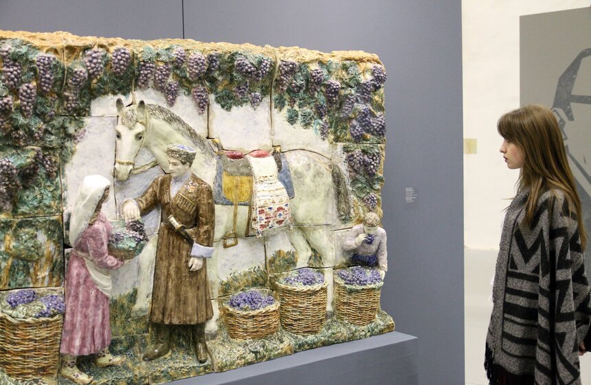 Горельеф 50-х годов XX века открыли на ВДНХ после реставрации 21 фото