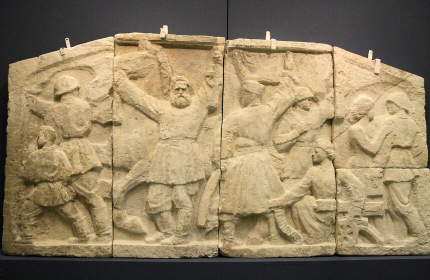 Горельеф 50-х годов XX века открыли на ВДНХ после реставрации 27 фото