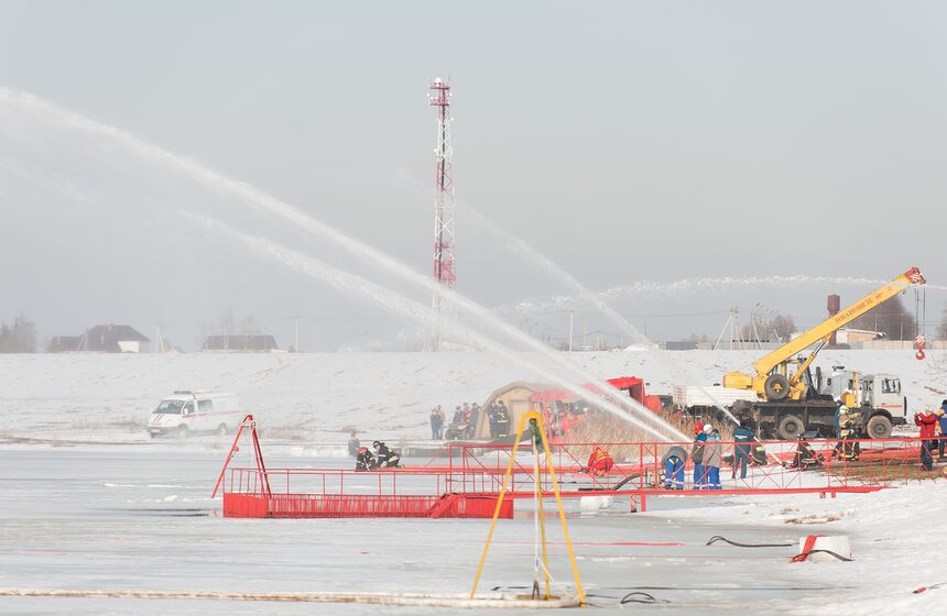Главное управление МЧС показало работу в условиях паводка 19 фото