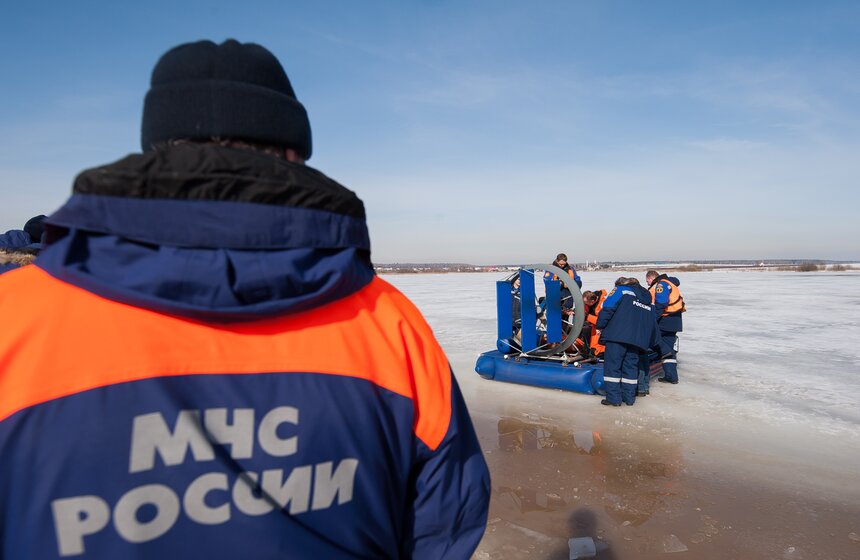 Главное управление МЧС показало работу в условиях паводка 2 фото