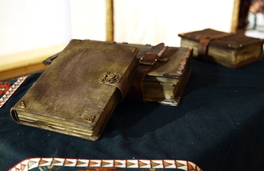 Выставка "Мир литературной сказки пушкинского времени" 2 фото