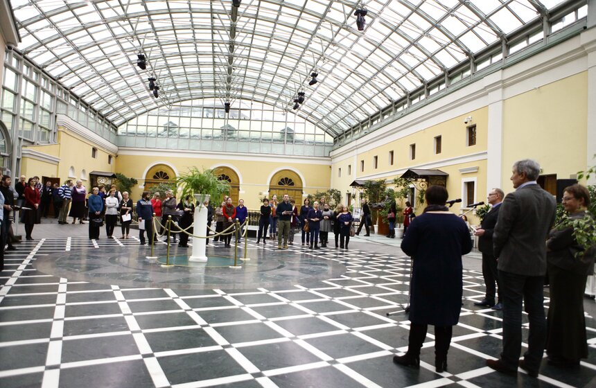 Выставка "Мир литературной сказки пушкинского времени" 1 фото