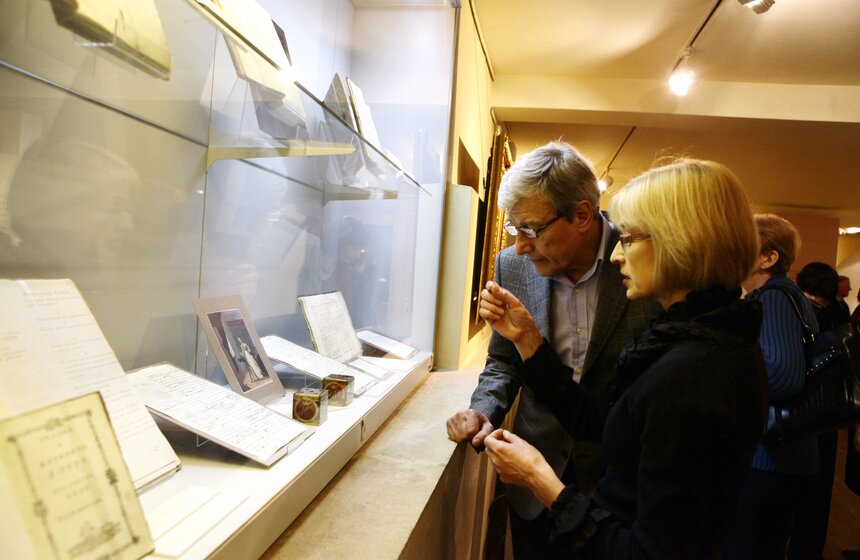 Выставка "Мир литературной сказки пушкинского времени" 21 фото