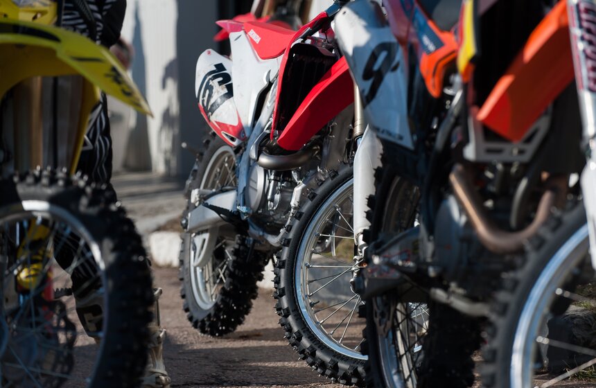 В Крылатском состоялись зимние соревнования по мотокроссу 21 фото