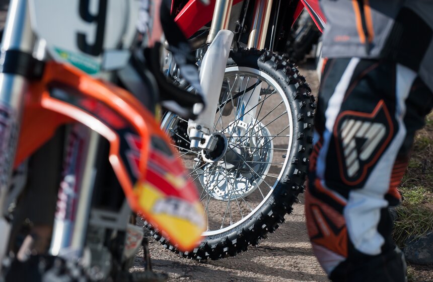 В Крылатском состоялись зимние соревнования по мотокроссу 23 фото