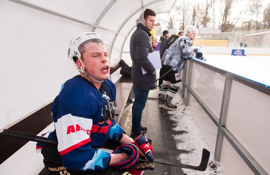 На ВДНХ состоялся хоккейный турнир Red Bull Open Ice 14 фото