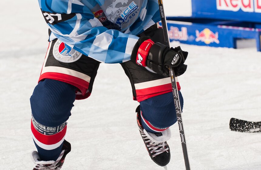 На ВДНХ состоялся хоккейный турнир Red Bull Open Ice 13 фото