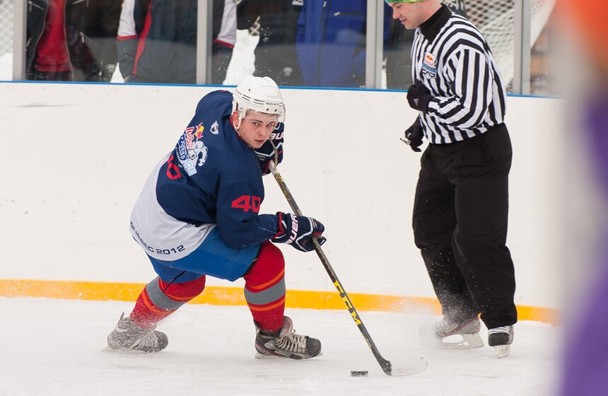 На ВДНХ состоялся хоккейный турнир Red Bull Open Ice 8 фото