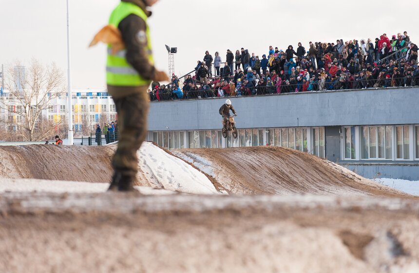 В Крылатском состоялись зимние соревнования по мотокроссу 8 фото