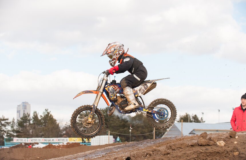 В Крылатском состоялись зимние соревнования по мотокроссу 3 фото