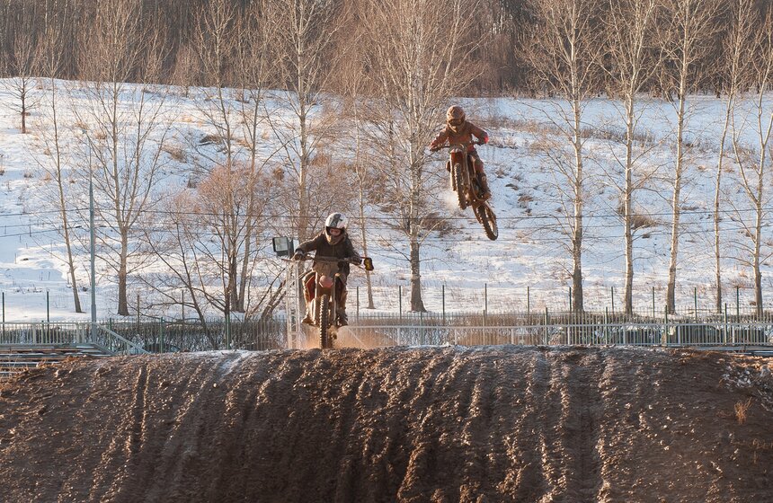 В Крылатском состоялись зимние соревнования по мотокроссу 18 фото