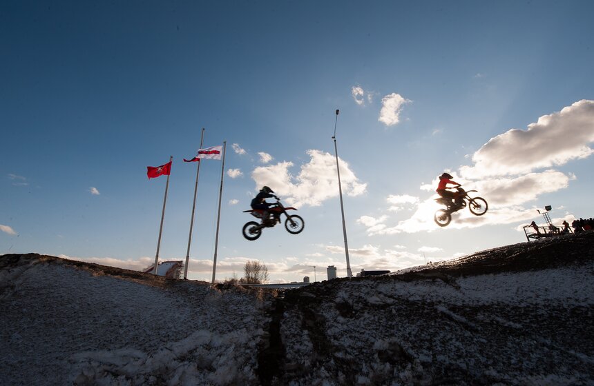 В Крылатском состоялись зимние соревнования по мотокроссу 11 фото