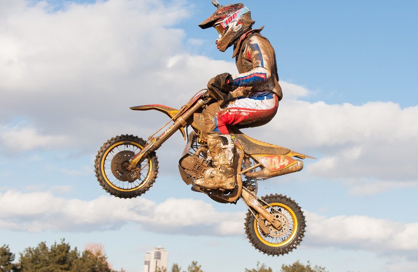 В Крылатском состоялись зимние соревнования по мотокроссу 9 фото