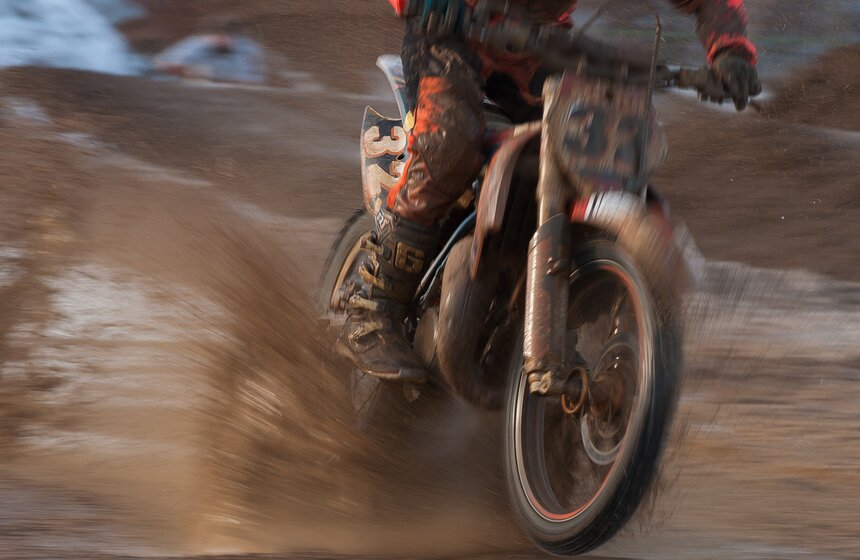 В Крылатском состоялись зимние соревнования по мотокроссу 15 фото