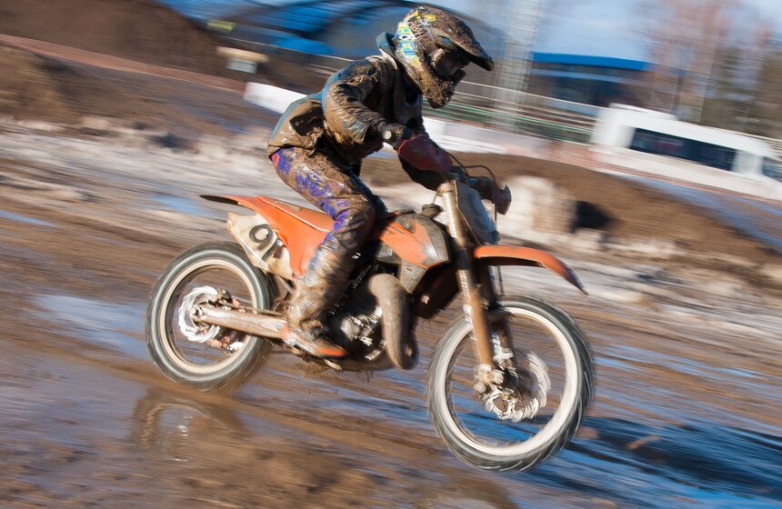 В Крылатском состоялись зимние соревнования по мотокроссу 14 фото