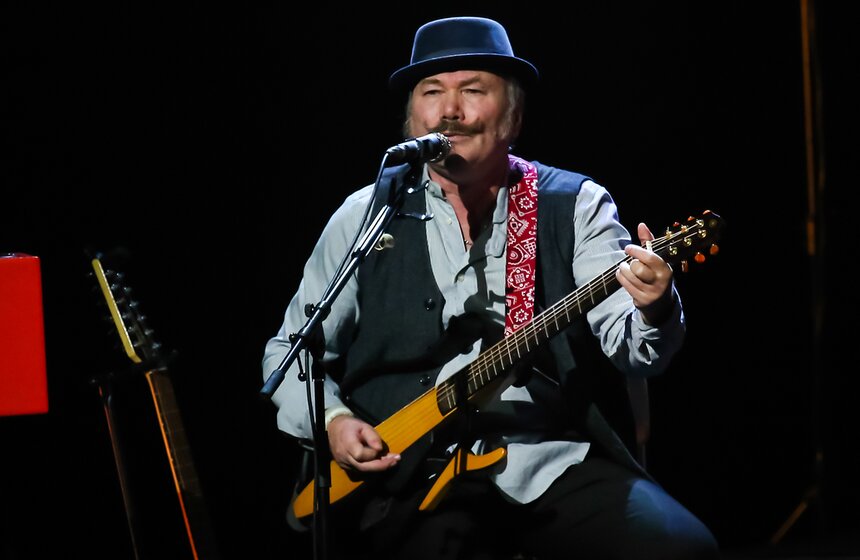 Группа "Чайф" отыграла традиционный концерт "Зимняя акустика" 12 фото