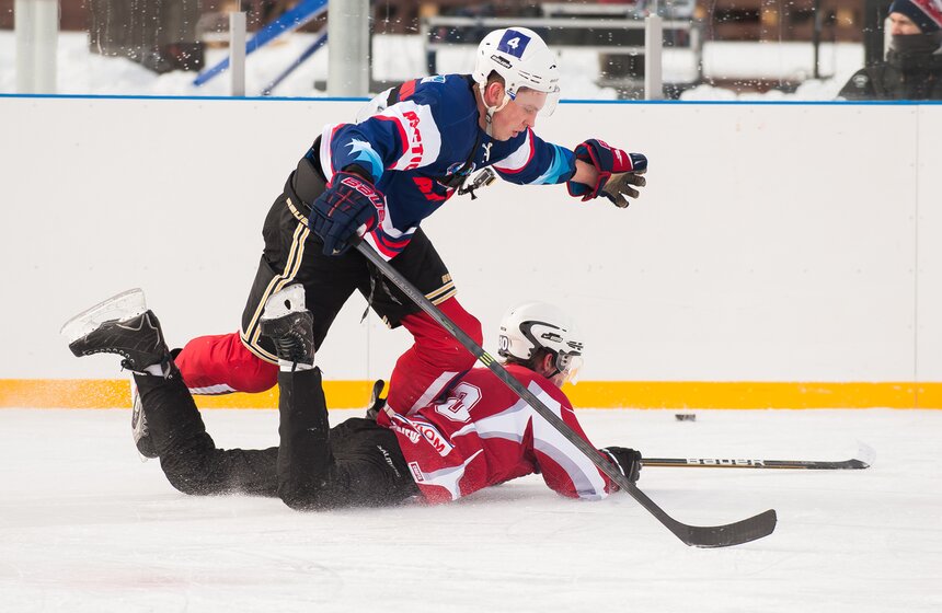 На ВДНХ состоялся хоккейный турнир Red Bull Open Ice 15 фото