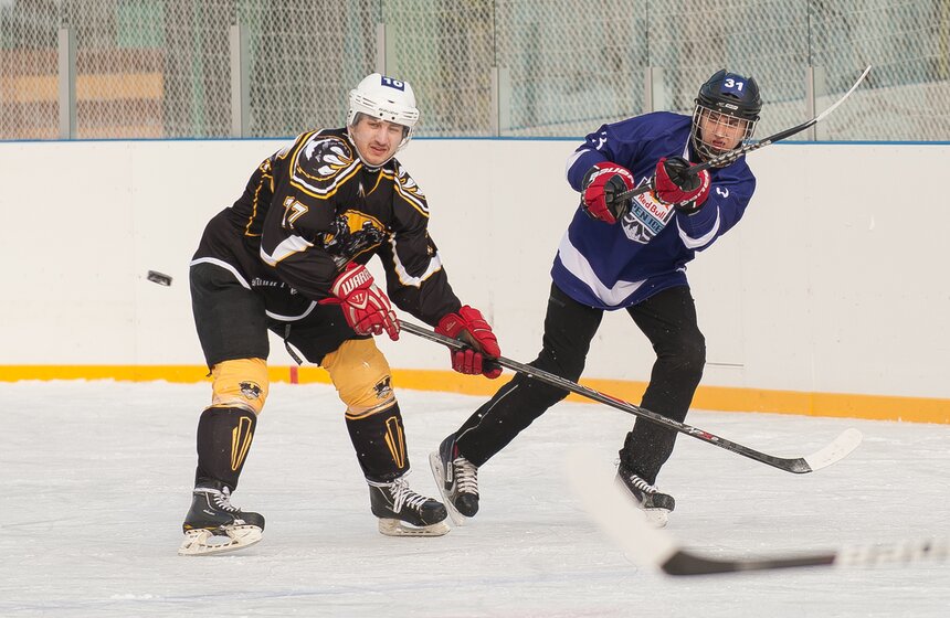На ВДНХ состоялся хоккейный турнир Red Bull Open Ice 18 фото