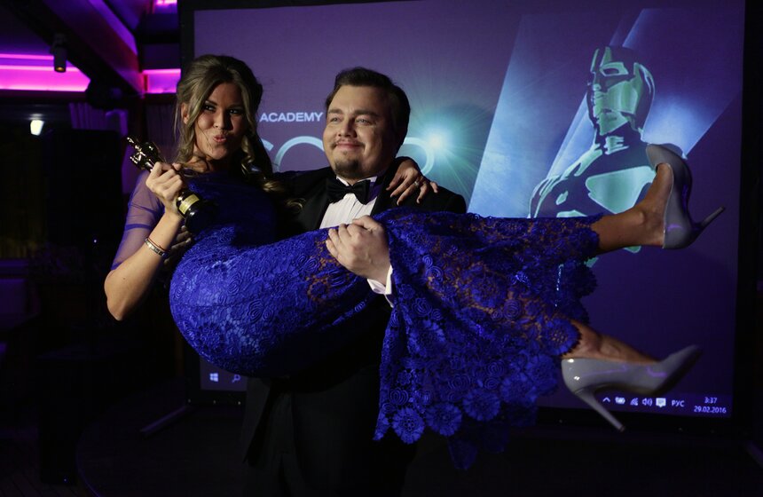 Роману Бурцеву вручили "Оскар" 23 фото