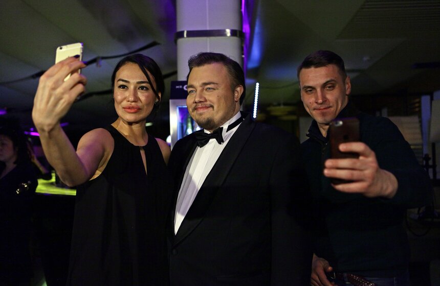 Роману Бурцеву вручили "Оскар" 14 фото